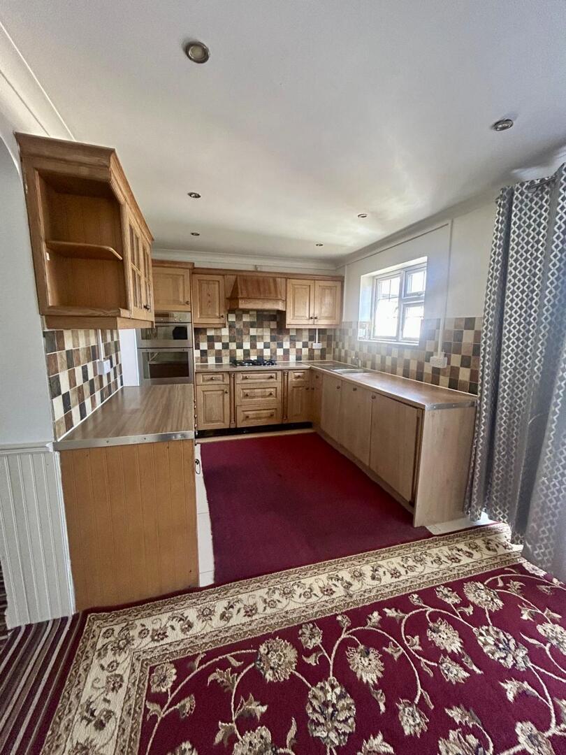 3 bed property in Adelphi Crescent, Hayes